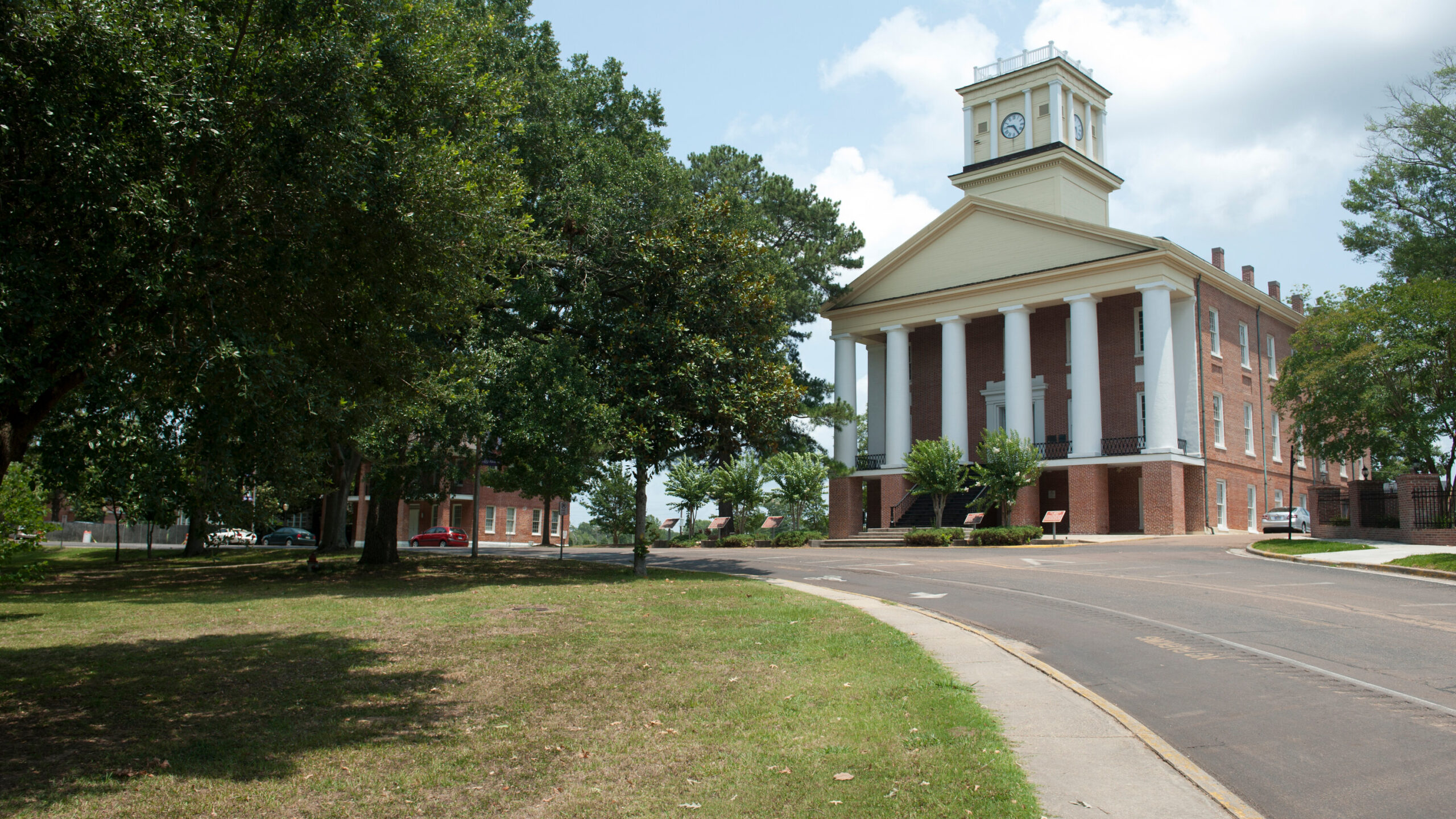 At Least 1 Dead and 3 Injured After Shootings at Mississippi Universities At Least 1 Dead and 3 Injured After Shootings at Mississippi Universities